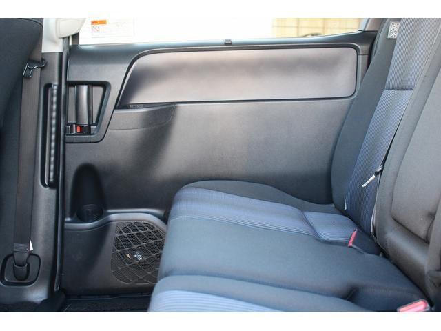 ヴォクシー ＺＳ　煌ＩＩ　禁煙車　純正９インチナビ　フルセグＴＶ　バックカメラ　後席モニター　衝突軽減　車線逸脱防止システム　両側電動スライドドア　先行者発信告知　純正１６インチアルミ　ビルトインＥＴＣ　アイドリングストップ（40枚目）