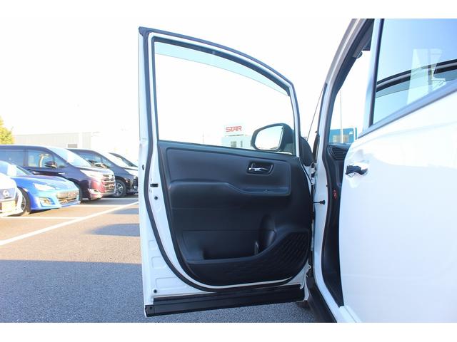 ヴォクシー ＺＳ　煌ＩＩ　禁煙車　純正９インチナビ　フルセグＴＶ　バックカメラ　後席モニター　衝突軽減　車線逸脱防止システム　両側電動スライドドア　先行者発信告知　純正１６インチアルミ　ビルトインＥＴＣ　アイドリングストップ（41枚目）