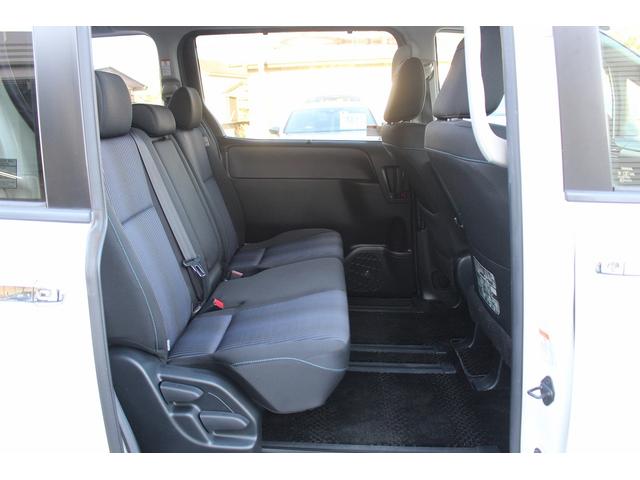 ヴォクシー ＺＳ　煌ＩＩ　禁煙車　純正９インチナビ　フルセグＴＶ　バックカメラ　後席モニター　衝突軽減　車線逸脱防止システム　両側電動スライドドア　先行者発信告知　純正１６インチアルミ　ビルトインＥＴＣ　アイドリングストップ（43枚目）