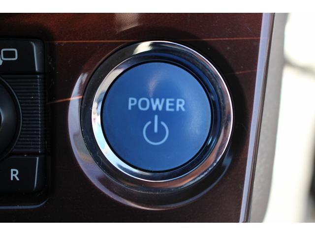 クラウンハイブリッド ロイヤルサルーン　禁煙車　純正８インチナビ　クリアランスソナー　フルセグＴＶ　バックカメラ　クルーズコントロール　シートヒーター　ＬＥＤヘッドライト　ビルトインＥＴＣ　前席パワーシート　トランクフードイージークローザー（6枚目）