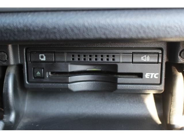 クラウンハイブリッド ロイヤルサルーン　禁煙車　純正８インチナビ　クリアランスソナー　フルセグＴＶ　バックカメラ　クルーズコントロール　シートヒーター　ＬＥＤヘッドライト　ビルトインＥＴＣ　前席パワーシート　トランクフードイージークローザー（7枚目）