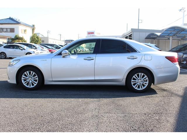 クラウンハイブリッド ロイヤルサルーン　禁煙車　純正８インチナビ　クリアランスソナー　フルセグＴＶ　バックカメラ　クルーズコントロール　シートヒーター　ＬＥＤヘッドライト　ビルトインＥＴＣ　前席パワーシート　トランクフードイージークローザー（11枚目）