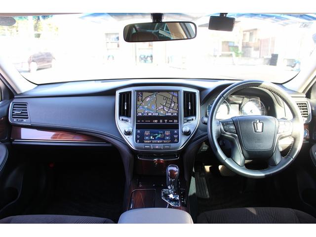 クラウンハイブリッド ロイヤルサルーン　禁煙車　純正８インチナビ　クリアランスソナー　フルセグＴＶ　バックカメラ　クルーズコントロール　シートヒーター　ＬＥＤヘッドライト　ビルトインＥＴＣ　前席パワーシート　トランクフードイージークローザー（17枚目）