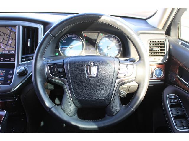 クラウンハイブリッド ロイヤルサルーン　禁煙車　純正８インチナビ　クリアランスソナー　フルセグＴＶ　バックカメラ　クルーズコントロール　シートヒーター　ＬＥＤヘッドライト　ビルトインＥＴＣ　前席パワーシート　トランクフードイージークローザー（18枚目）