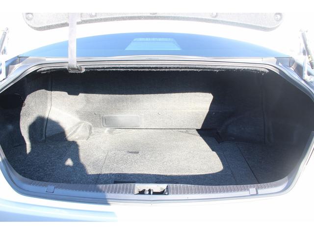 クラウンハイブリッド ロイヤルサルーン　禁煙車　純正８インチナビ　クリアランスソナー　フルセグＴＶ　バックカメラ　クルーズコントロール　シートヒーター　ＬＥＤヘッドライト　ビルトインＥＴＣ　前席パワーシート　トランクフードイージークローザー（19枚目）