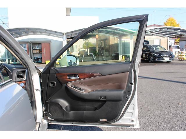 クラウンハイブリッド ロイヤルサルーン　禁煙車　純正８インチナビ　クリアランスソナー　フルセグＴＶ　バックカメラ　クルーズコントロール　シートヒーター　ＬＥＤヘッドライト　ビルトインＥＴＣ　前席パワーシート　トランクフードイージークローザー（37枚目）