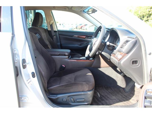 クラウンハイブリッド ロイヤルサルーン　禁煙車　純正８インチナビ　クリアランスソナー　フルセグＴＶ　バックカメラ　クルーズコントロール　シートヒーター　ＬＥＤヘッドライト　ビルトインＥＴＣ　前席パワーシート　トランクフードイージークローザー（42枚目）