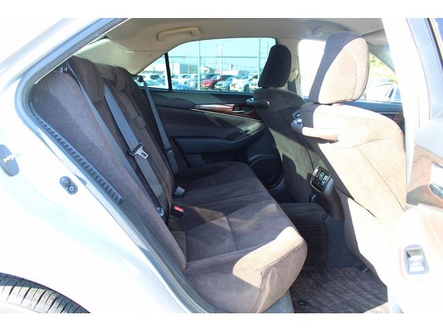 クラウンハイブリッド ロイヤルサルーン　禁煙車　純正８インチナビ　クリアランスソナー　フルセグＴＶ　バックカメラ　クルーズコントロール　シートヒーター　ＬＥＤヘッドライト　ビルトインＥＴＣ　前席パワーシート　トランクフードイージークローザー（43枚目）