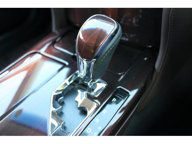 クラウンハイブリッド ロイヤルサルーン　禁煙車　純正８インチナビ　クリアランスソナー　フルセグＴＶ　バックカメラ　クルーズコントロール　シートヒーター　ＬＥＤヘッドライト　ビルトインＥＴＣ　前席パワーシート　トランクフードイージークローザー（63枚目）