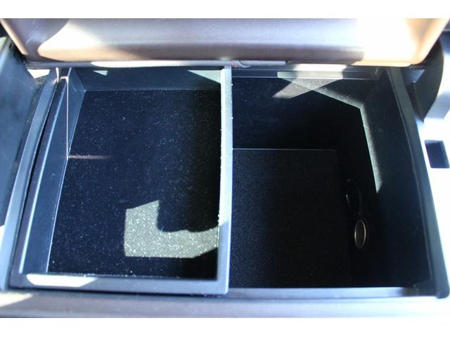 クラウンハイブリッド ロイヤルサルーン　禁煙車　純正８インチナビ　クリアランスソナー　フルセグＴＶ　バックカメラ　クルーズコントロール　シートヒーター　ＬＥＤヘッドライト　ビルトインＥＴＣ　前席パワーシート　トランクフードイージークローザー（66枚目）