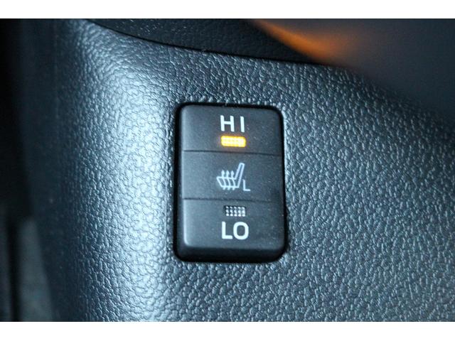 プリウス Ａツーリングセレクション　禁煙車　ＴＲＤフルエアロ　バックカメラ　フルセグ　クルーズコントロール　シートヒーター　ＥＴＣ２．０　ヘッドアップディスプレイ　レーンアシスト　パークアシスト　オートマチックハイビーム（6枚目）