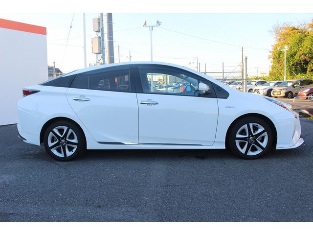 プリウス Ａツーリングセレクション　禁煙車　ＴＲＤフルエアロ　バックカメラ　フルセグ　クルーズコントロール　シートヒーター　ＥＴＣ２．０　ヘッドアップディスプレイ　レーンアシスト　パークアシスト　オートマチックハイビーム（9枚目）