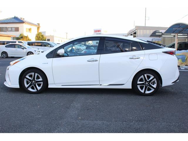 プリウス Ａツーリングセレクション　禁煙車　ＴＲＤフルエアロ　バックカメラ　フルセグ　クルーズコントロール　シートヒーター　ＥＴＣ２．０　ヘッドアップディスプレイ　レーンアシスト　パークアシスト　オートマチックハイビーム（11枚目）