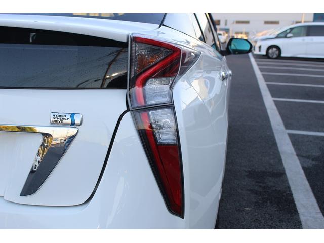 プリウス Ａツーリングセレクション　禁煙車　ＴＲＤフルエアロ　バックカメラ　フルセグ　クルーズコントロール　シートヒーター　ＥＴＣ２．０　ヘッドアップディスプレイ　レーンアシスト　パークアシスト　オートマチックハイビーム（13枚目）