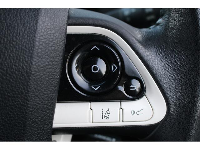 プリウス Ａツーリングセレクション　禁煙車　ＴＲＤフルエアロ　バックカメラ　フルセグ　クルーズコントロール　シートヒーター　ＥＴＣ２．０　ヘッドアップディスプレイ　レーンアシスト　パークアシスト　オートマチックハイビーム（49枚目）