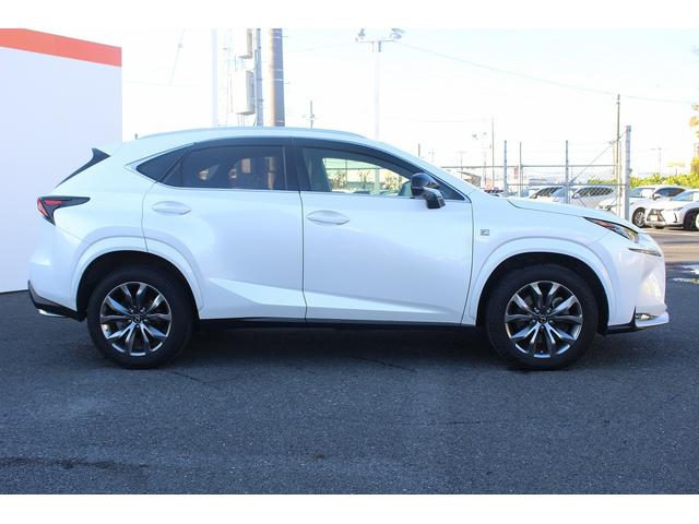 ＮＸ ＮＸ２００ｔ　Ｆスポーツ　禁煙車　純正９．８インチナビ　フルセグ　アラウンドビューカメラ　赤革シート　シートエアコン　シートヒーター　ステアリングヒーター　ビルドインＥＴＣ　衝突軽減ブレーキ　メモリ機能付きパワーシート（9枚目）