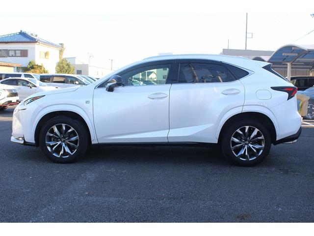 ＮＸ ＮＸ２００ｔ　Ｆスポーツ　禁煙車　純正９．８インチナビ　フルセグ　アラウンドビューカメラ　赤革シート　シートエアコン　シートヒーター　ステアリングヒーター　ビルドインＥＴＣ　衝突軽減ブレーキ　メモリ機能付きパワーシート（11枚目）