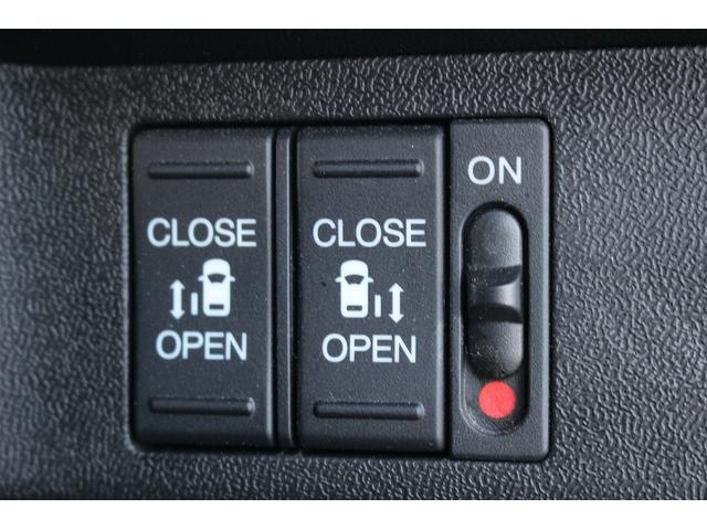 ステップワゴンスパーダ ｅ：ＨＥＶスパーダ　Ｇ・ＥＸ　ホンダセンシング　禁煙車　社外９インチナビ　フルセグ　アラウンドビューカメラ　ホンダセンシング　両側電動スライドドア　シートヒーター　アダプティブクルーズコントロール　ビルドインＥＴＣ２．０　ハーフレザー　純正１６ＡＷ（6枚目）