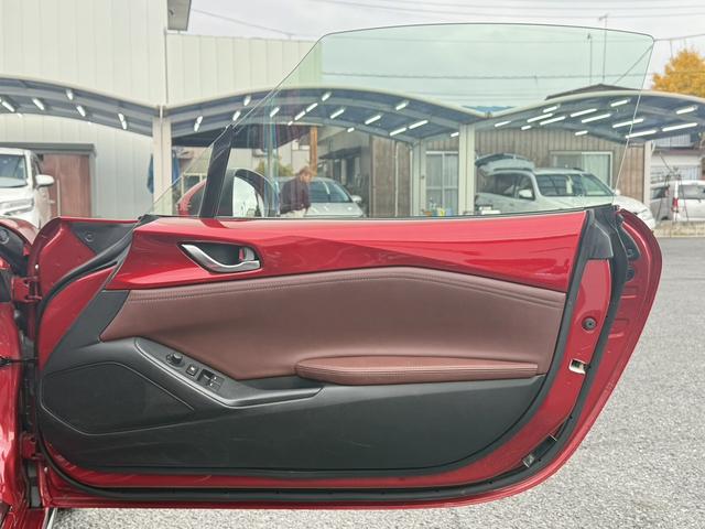 ロードスターＲＦ ＶＳ　６ＭＴ　茶革シート　純正ナビ　フルセグ　バックカメラ　シートヒーター　ブラインドスポットモニター　ＥＴＣ　横滑り防止　アイドリングストップ　運転支援　電動格納メタルトップ　ＬＥＤヘッドライト（16枚目）