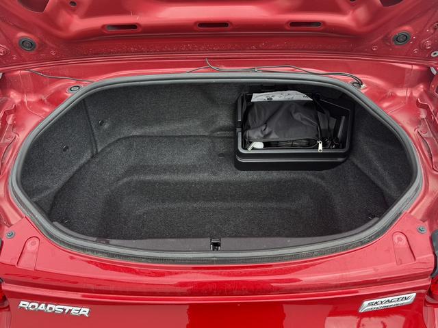 ロードスターＲＦ ＶＳ　６ＭＴ　茶革シート　純正ナビ　フルセグ　バックカメラ　シートヒーター　ブラインドスポットモニター　ＥＴＣ　横滑り防止　アイドリングストップ　運転支援　電動格納メタルトップ　ＬＥＤヘッドライト（18枚目）