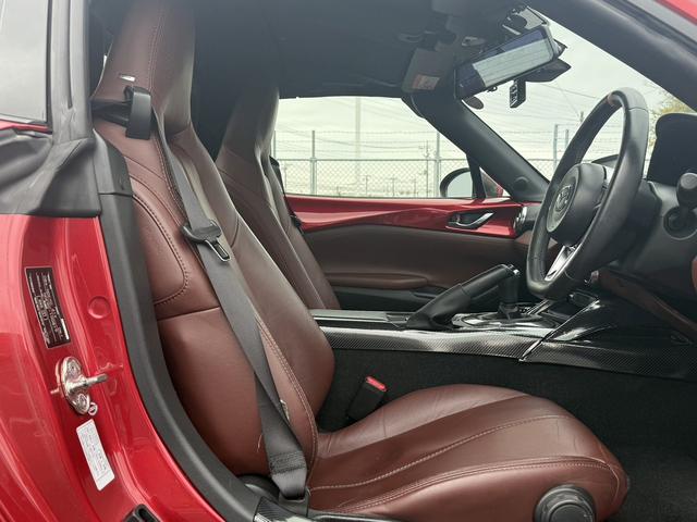ロードスターＲＦ ＶＳ　６ＭＴ　茶革シート　純正ナビ　フルセグ　バックカメラ　シートヒーター　ブラインドスポットモニター　ＥＴＣ　横滑り防止　アイドリングストップ　運転支援　電動格納メタルトップ　ＬＥＤヘッドライト（20枚目）