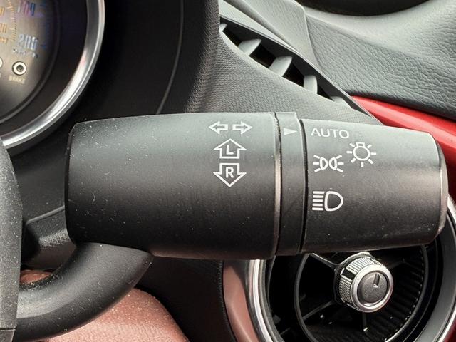 ロードスターＲＦ ＶＳ　６ＭＴ　茶革シート　純正ナビ　フルセグ　バックカメラ　シートヒーター　ブラインドスポットモニター　ＥＴＣ　横滑り防止　アイドリングストップ　運転支援　電動格納メタルトップ　ＬＥＤヘッドライト（44枚目）