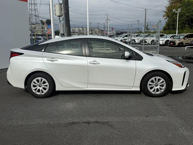プリウス Ｓ　後期型　禁煙車　純正ナビ　バックカメラ　トヨタセーフティセンスＰ　アダプティブクルーズコントロール　衝突軽減ブレーキシステム　アクセサリーコンセント１００Ｖ　ビルトインＥＴＣ　オートハイビーム（10枚目）