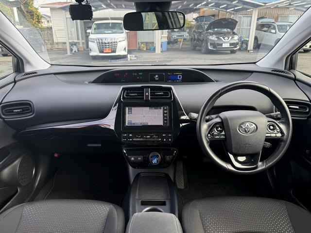 プリウス Ｓ　後期型　禁煙車　純正ナビ　バックカメラ　トヨタセーフティセンスＰ　アダプティブクルーズコントロール　衝突軽減ブレーキシステム　アクセサリーコンセント１００Ｖ　ビルトインＥＴＣ　オートハイビーム（17枚目）