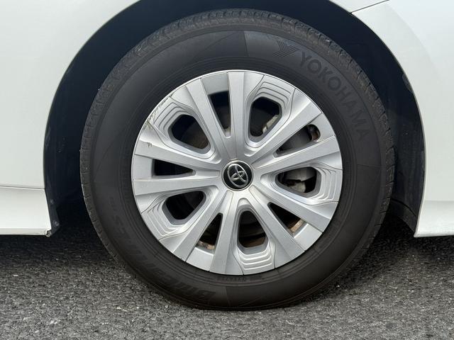 プリウス Ｓ　後期型　禁煙車　純正ナビ　バックカメラ　トヨタセーフティセンスＰ　アダプティブクルーズコントロール　衝突軽減ブレーキシステム　アクセサリーコンセント１００Ｖ　ビルトインＥＴＣ　オートハイビーム（30枚目）