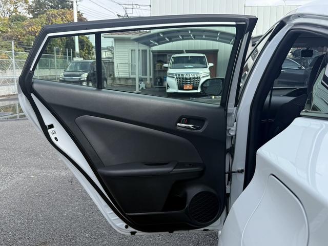 プリウス Ｓ　後期型　禁煙車　純正ナビ　バックカメラ　トヨタセーフティセンスＰ　アダプティブクルーズコントロール　衝突軽減ブレーキシステム　アクセサリーコンセント１００Ｖ　ビルトインＥＴＣ　オートハイビーム（41枚目）