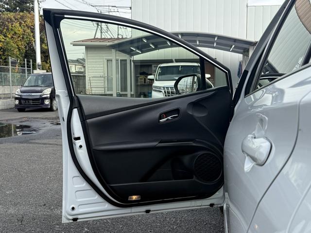 プリウス Ｓ　後期型　禁煙車　純正ナビ　バックカメラ　トヨタセーフティセンスＰ　アダプティブクルーズコントロール　衝突軽減ブレーキシステム　アクセサリーコンセント１００Ｖ　ビルトインＥＴＣ　オートハイビーム（42枚目）
