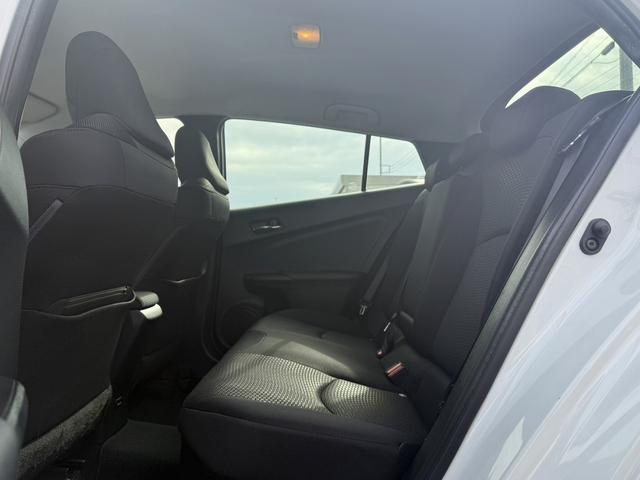プリウス Ｓ　後期型　禁煙車　純正ナビ　バックカメラ　トヨタセーフティセンスＰ　アダプティブクルーズコントロール　衝突軽減ブレーキシステム　アクセサリーコンセント１００Ｖ　ビルトインＥＴＣ　オートハイビーム（45枚目）