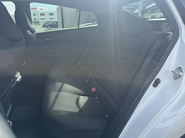 プリウス Ｓ　後期型　禁煙車　純正ナビ　バックカメラ　トヨタセーフティセンスＰ　アダプティブクルーズコントロール　衝突軽減ブレーキシステム　アクセサリーコンセント１００Ｖ　ビルトインＥＴＣ　オートハイビーム（46枚目）