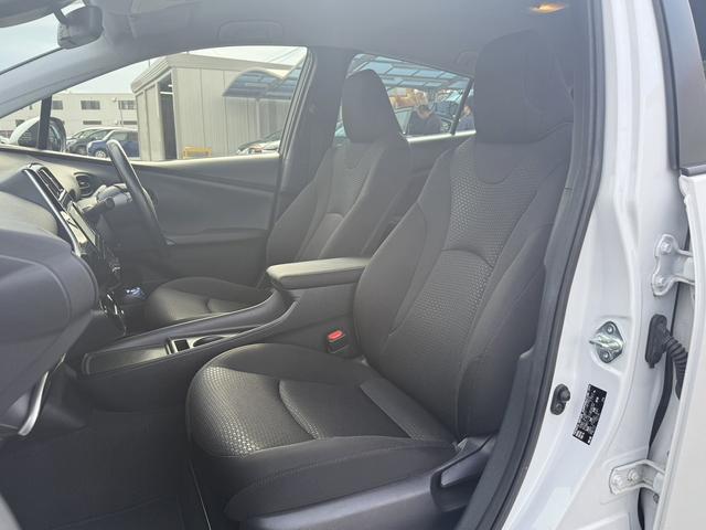 プリウス Ｓ　後期型　禁煙車　純正ナビ　バックカメラ　トヨタセーフティセンスＰ　アダプティブクルーズコントロール　衝突軽減ブレーキシステム　アクセサリーコンセント１００Ｖ　ビルトインＥＴＣ　オートハイビーム（48枚目）