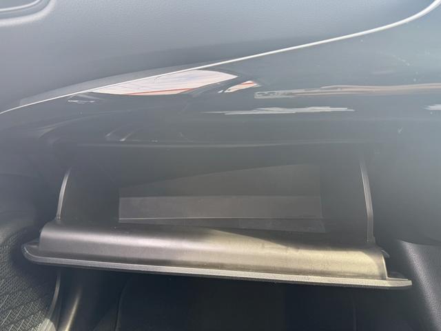 プリウス Ｓ　後期型　禁煙車　純正ナビ　バックカメラ　トヨタセーフティセンスＰ　アダプティブクルーズコントロール　衝突軽減ブレーキシステム　アクセサリーコンセント１００Ｖ　ビルトインＥＴＣ　オートハイビーム（62枚目）