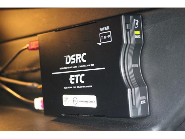 ジープ・チェロキー リミテッド　禁煙車　グレー革シート　純正８．４インチナビ　フルセグ　バックカメラ　アダクティブクルーズコントロール　パドルシフト　ＥＴＣ　電動リアゲート　レーンアシスト　自動駐車システム　パークアシスト（6枚目）