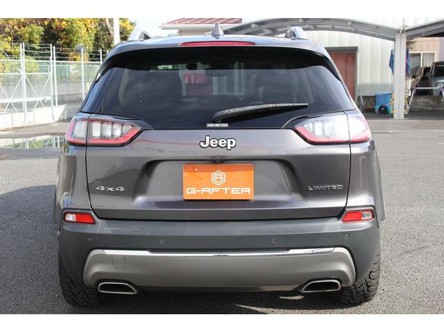 ジープ・チェロキー リミテッド　禁煙車　グレー革シート　純正８．４インチナビ　フルセグ　バックカメラ　アダクティブクルーズコントロール　パドルシフト　ＥＴＣ　電動リアゲート　レーンアシスト　自動駐車システム　パークアシスト（10枚目）