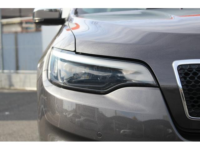 ジープ・チェロキー リミテッド　禁煙車　グレー革シート　純正８．４インチナビ　フルセグ　バックカメラ　アダクティブクルーズコントロール　パドルシフト　ＥＴＣ　電動リアゲート　レーンアシスト　自動駐車システム　パークアシスト（12枚目）