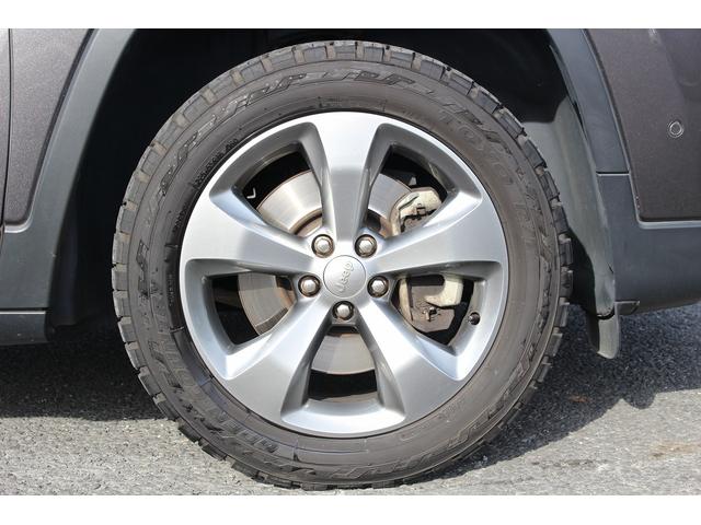 ジープ・チェロキー リミテッド　禁煙車　グレー革シート　純正８．４インチナビ　フルセグ　バックカメラ　アダクティブクルーズコントロール　パドルシフト　ＥＴＣ　電動リアゲート　レーンアシスト　自動駐車システム　パークアシスト（14枚目）