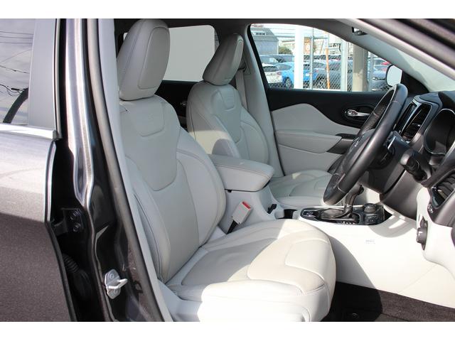 ジープ・チェロキー リミテッド　禁煙車　グレー革シート　純正８．４インチナビ　フルセグ　バックカメラ　アダクティブクルーズコントロール　パドルシフト　ＥＴＣ　電動リアゲート　レーンアシスト　自動駐車システム　パークアシスト（15枚目）