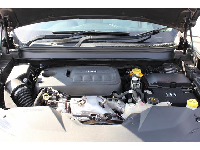 ジープ・チェロキー リミテッド　禁煙車　グレー革シート　純正８．４インチナビ　フルセグ　バックカメラ　アダクティブクルーズコントロール　パドルシフト　ＥＴＣ　電動リアゲート　レーンアシスト　自動駐車システム　パークアシスト（20枚目）