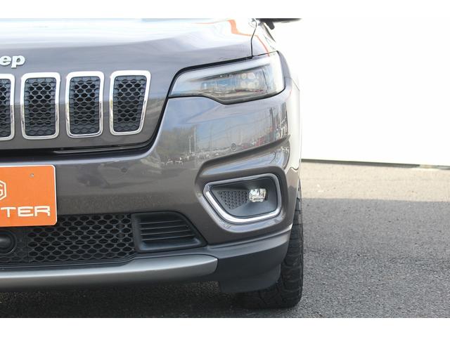 ジープ・チェロキー リミテッド　禁煙車　グレー革シート　純正８．４インチナビ　フルセグ　バックカメラ　アダクティブクルーズコントロール　パドルシフト　ＥＴＣ　電動リアゲート　レーンアシスト　自動駐車システム　パークアシスト（25枚目）