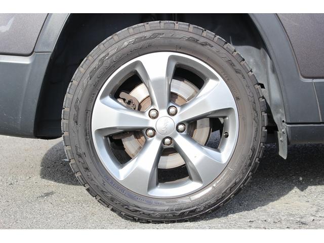 ジープ・チェロキー リミテッド　禁煙車　グレー革シート　純正８．４インチナビ　フルセグ　バックカメラ　アダクティブクルーズコントロール　パドルシフト　ＥＴＣ　電動リアゲート　レーンアシスト　自動駐車システム　パークアシスト（31枚目）