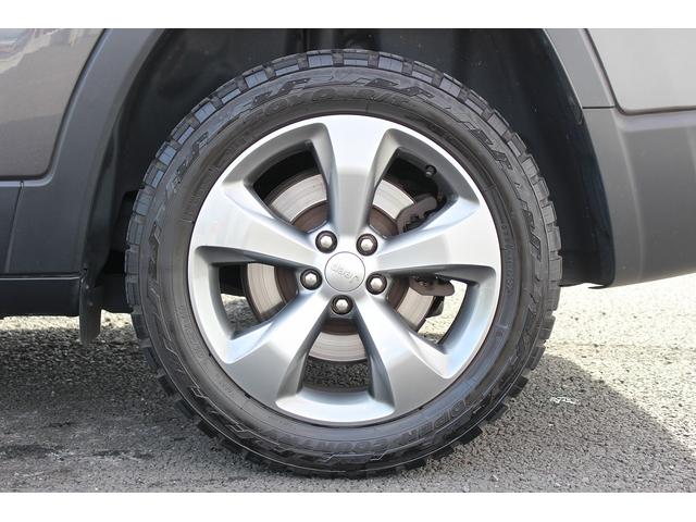 ジープ・チェロキー リミテッド　禁煙車　グレー革シート　純正８．４インチナビ　フルセグ　バックカメラ　アダクティブクルーズコントロール　パドルシフト　ＥＴＣ　電動リアゲート　レーンアシスト　自動駐車システム　パークアシスト（32枚目）