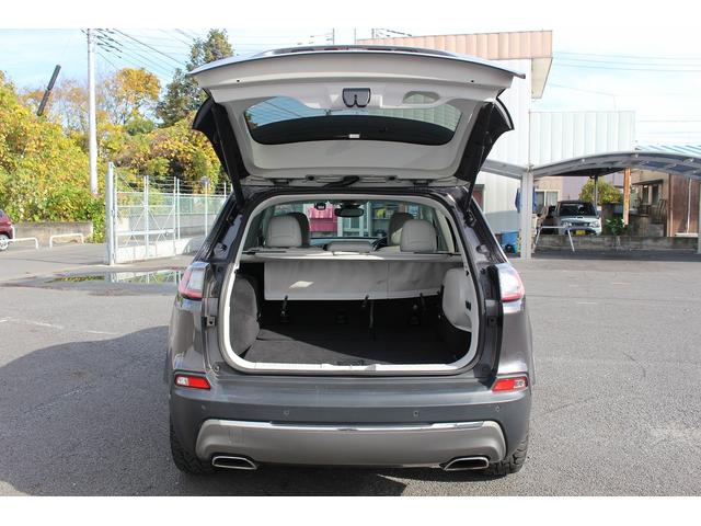 ジープ・チェロキー リミテッド　禁煙車　グレー革シート　純正８．４インチナビ　フルセグ　バックカメラ　アダクティブクルーズコントロール　パドルシフト　ＥＴＣ　電動リアゲート　レーンアシスト　自動駐車システム　パークアシスト（42枚目）