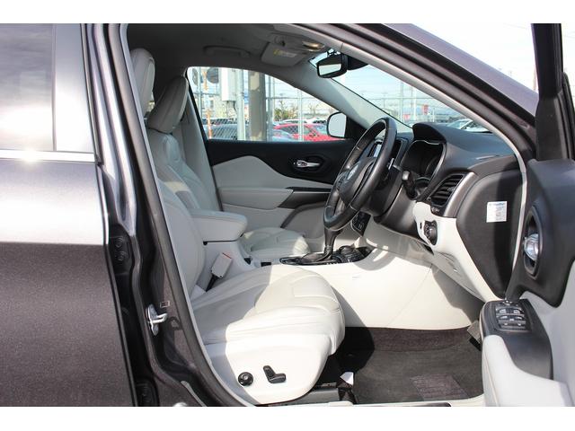 ジープ・チェロキー リミテッド　禁煙車　グレー革シート　純正８．４インチナビ　フルセグ　バックカメラ　アダクティブクルーズコントロール　パドルシフト　ＥＴＣ　電動リアゲート　レーンアシスト　自動駐車システム　パークアシスト（46枚目）