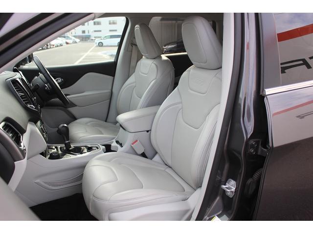 ジープ・チェロキー リミテッド　禁煙車　グレー革シート　純正８．４インチナビ　フルセグ　バックカメラ　アダクティブクルーズコントロール　パドルシフト　ＥＴＣ　電動リアゲート　レーンアシスト　自動駐車システム　パークアシスト（51枚目）