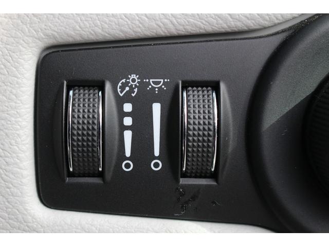 ジープ・チェロキー リミテッド　禁煙車　グレー革シート　純正８．４インチナビ　フルセグ　バックカメラ　アダクティブクルーズコントロール　パドルシフト　ＥＴＣ　電動リアゲート　レーンアシスト　自動駐車システム　パークアシスト（60枚目）