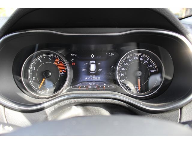 ジープ・チェロキー リミテッド　禁煙車　グレー革シート　純正８．４インチナビ　フルセグ　バックカメラ　アダクティブクルーズコントロール　パドルシフト　ＥＴＣ　電動リアゲート　レーンアシスト　自動駐車システム　パークアシスト（62枚目）