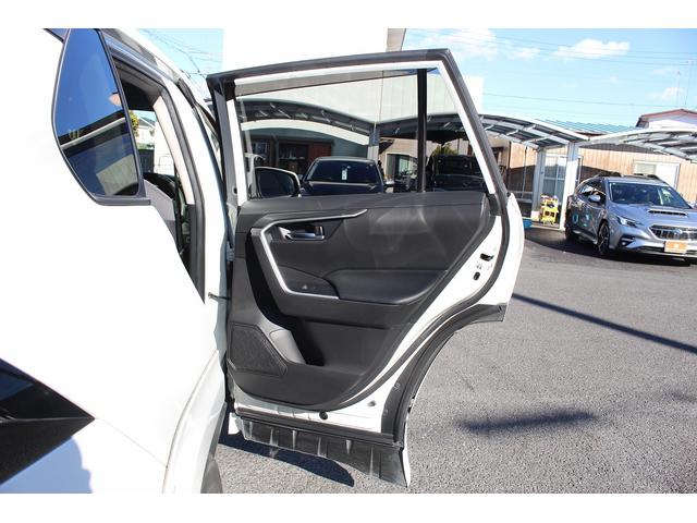 RAV4 X 禁煙車 TRDフルエアロ ルーフレール 純正8インチナビ アダプティブクルーズコントロール ブラインドスポットモニター 衝突軽減 バックカメラ オートチックハイビーム ブラインドスポットモニター(40枚目)